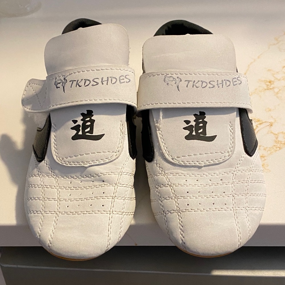 Barely Worn unisex kids sneakers